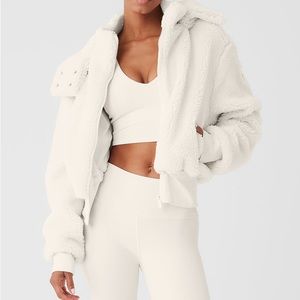 Alo Yoga Foxy Sherpa Jacket in Ivory